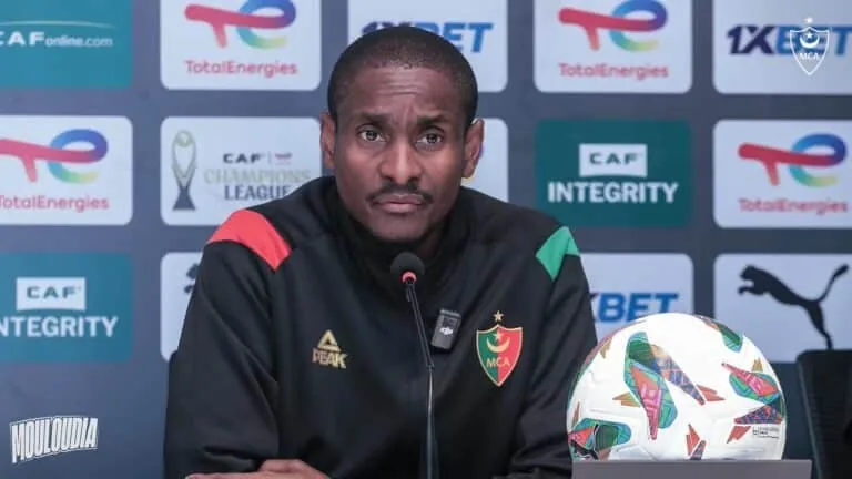 Rhulani Mokwena, entraîneur du MC Alger, pose un diagnostic clair du football algérien