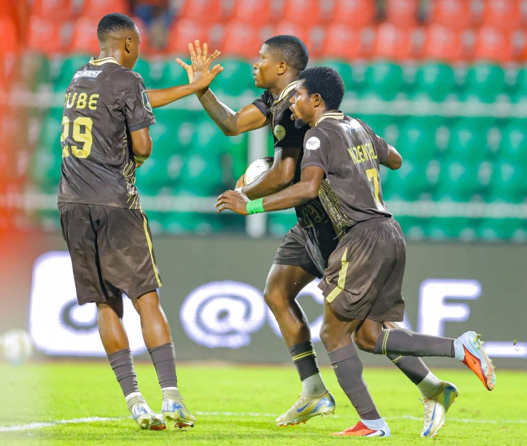 Young Africans mène devant la JS Kabylie en 6è journée de la coupe CAF