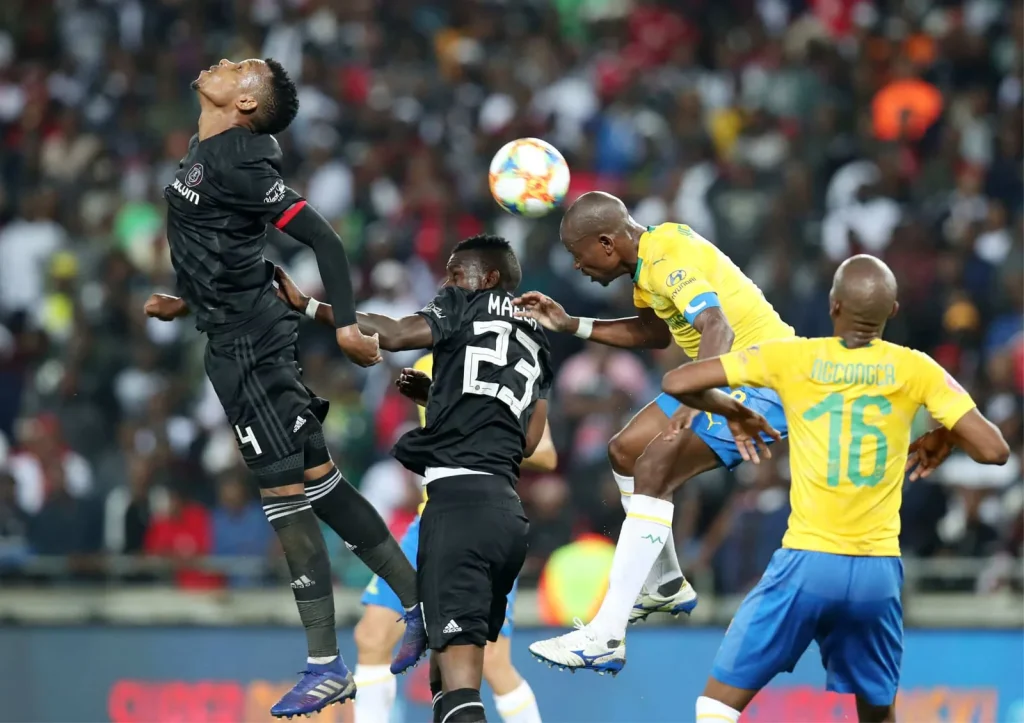 Южная Африка: Orlando Pirates v Mamelodi Sundowns, центральный матч лиги