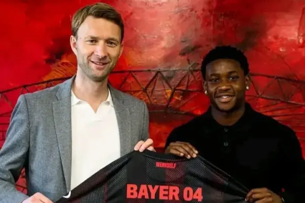 Bayer Leverkusen : Первый профессиональный контракт для Jeremiah Mensah
